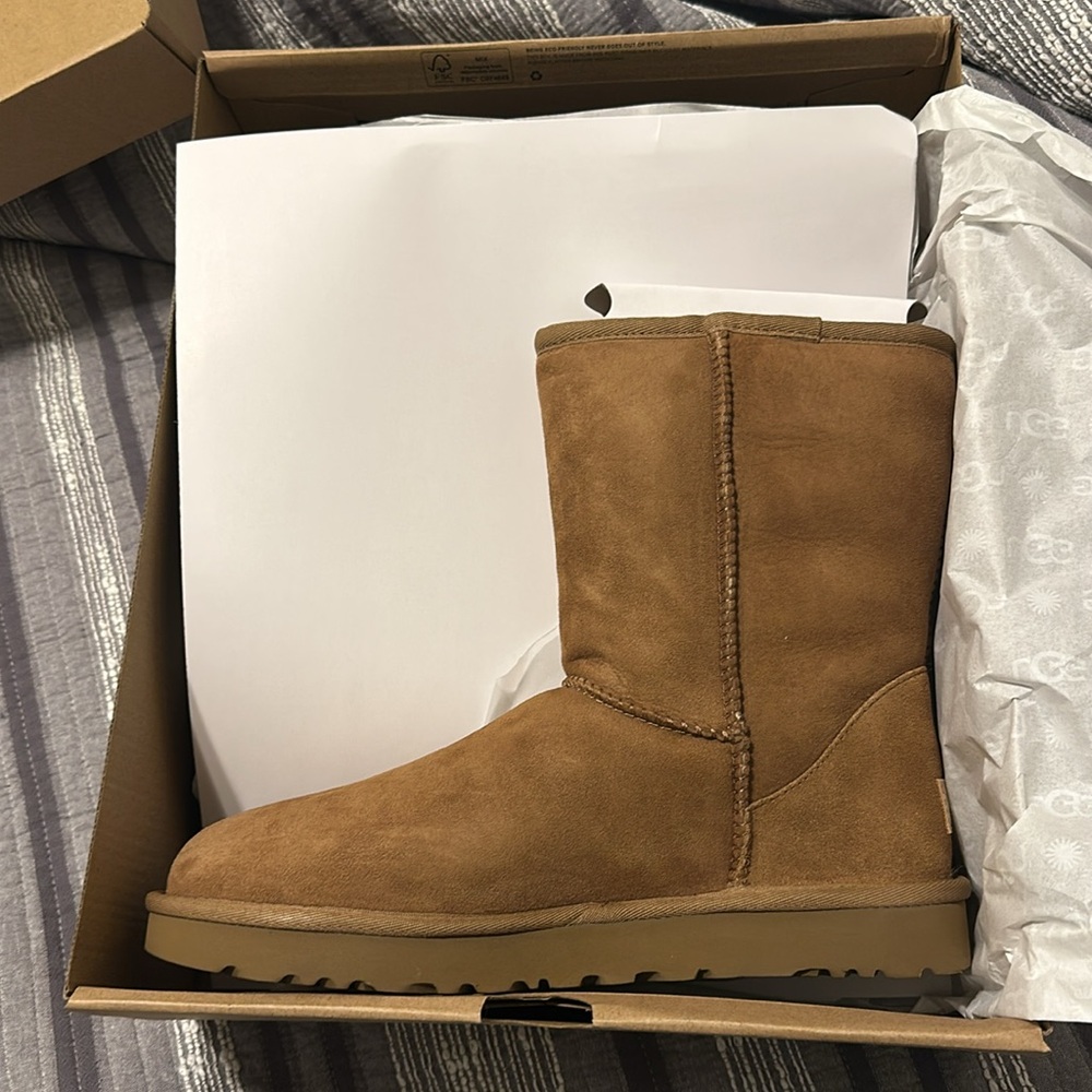 Uggs classic boot. Size 9 chestnut nwt - Picture 7 of 9